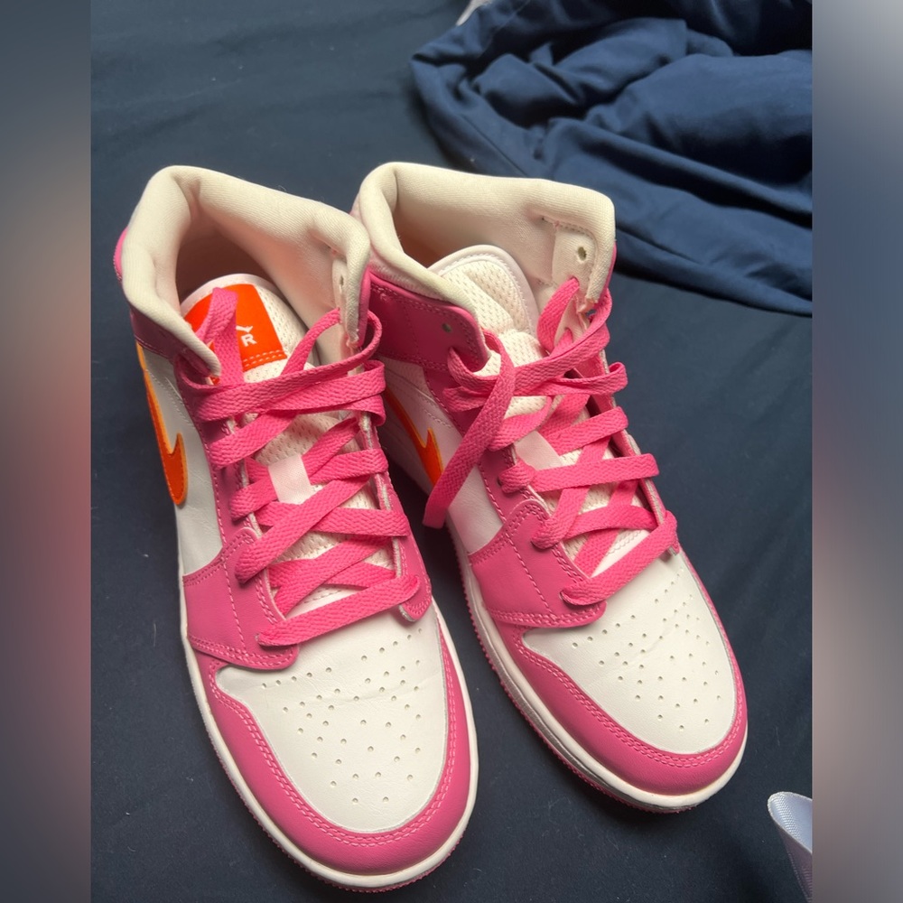 Jordan 1 Mids